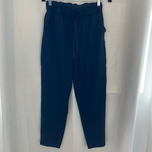 LULULEMON Keep Moving High Rise Pant sz 6